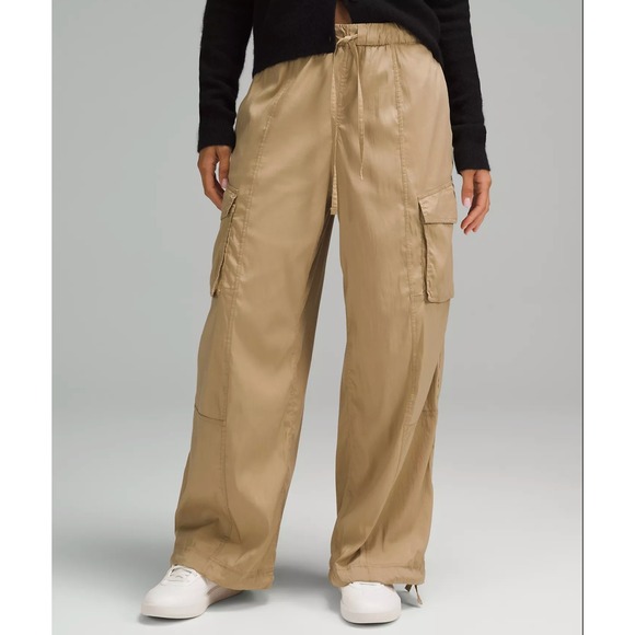 Lululemon Lightweight Adjustable Mid Rise Cargo Pants Small Beige Tan Drawstring - Picture 1 of 13